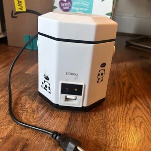 Small rice cooker